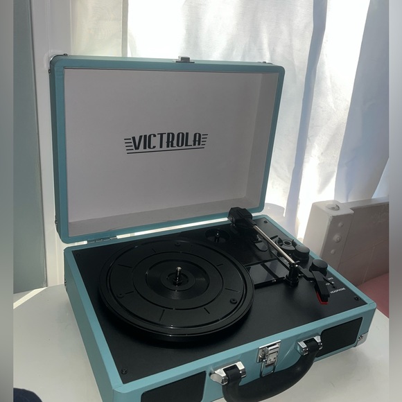 VICTROLA Reccord Player - Picture 1 of 4